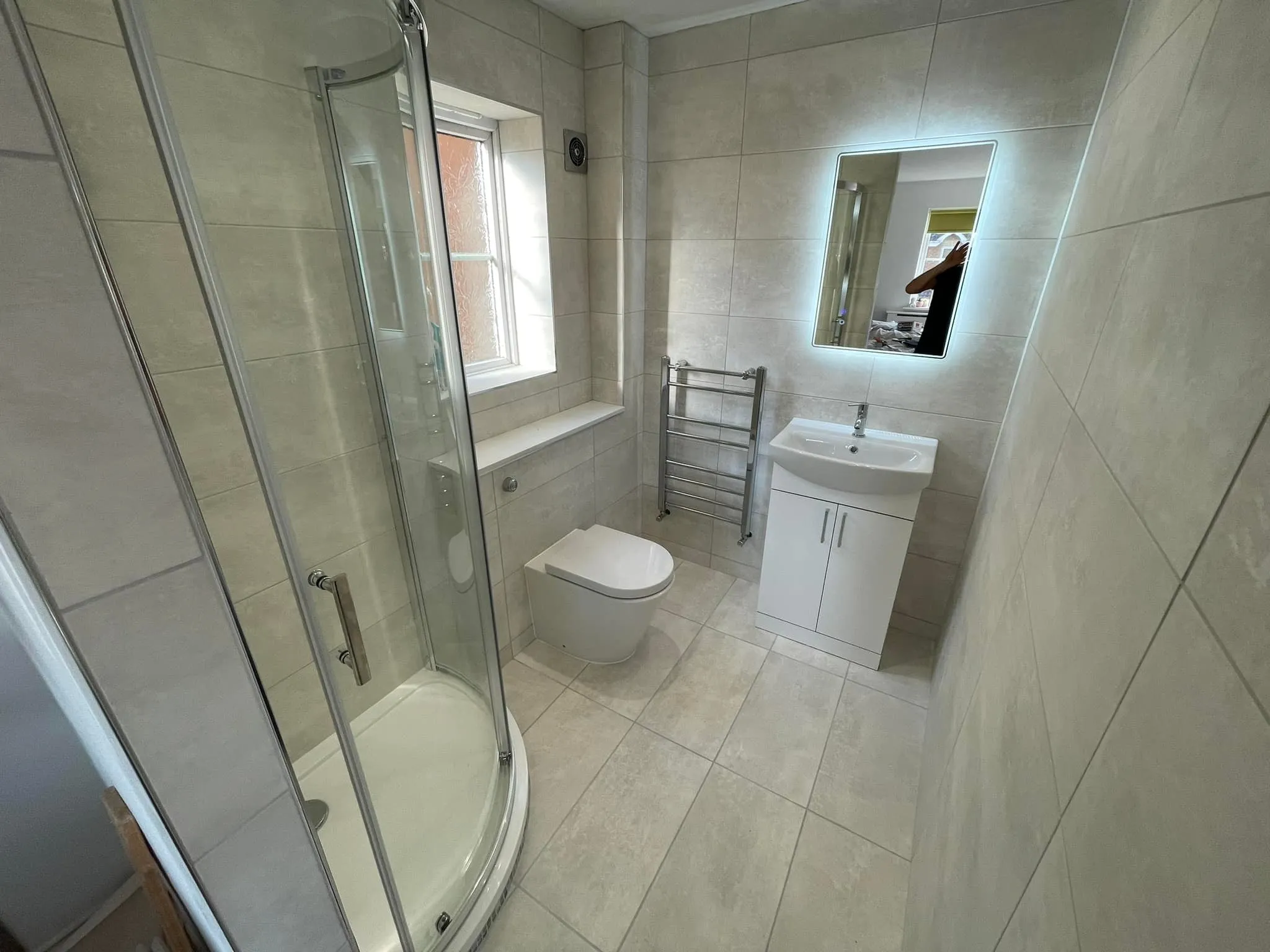 large new bathroom with shiny mirror