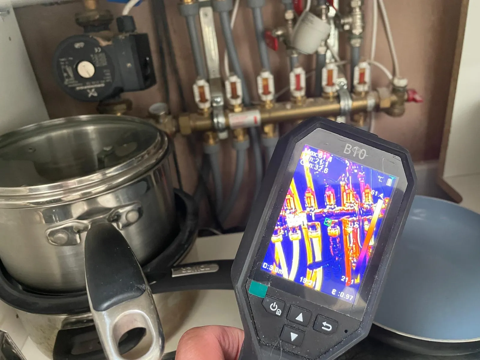 detecting heat on pipes